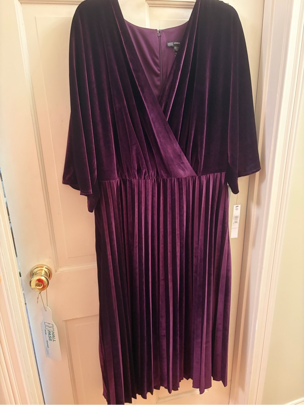 NWT Maggy London Woman Elegant Velvet Pleated Midi Dress in Deep Plum, 22W